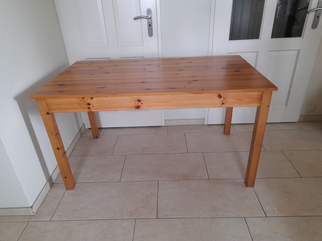 Grenen tafel 140 x 80 x 75H (met verlengstuk van 60cm) In goede staat !