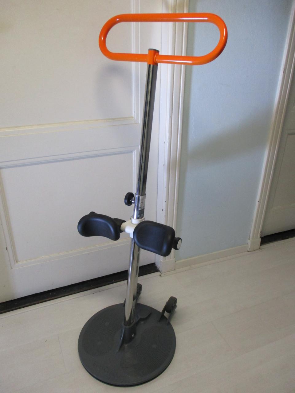 Etac sta op hulp voor tranfer van bed naar rolstoel naar stoel zie YOU TUBE