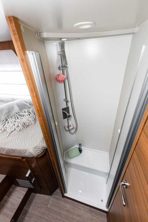 Elnagh Baron 573 - Lengtebedden - 2022 - Nu direct leverbaar