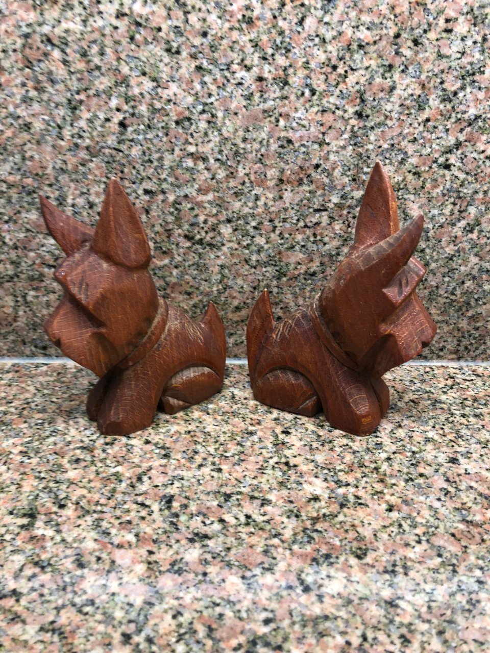 2 vintage houten hondjes.