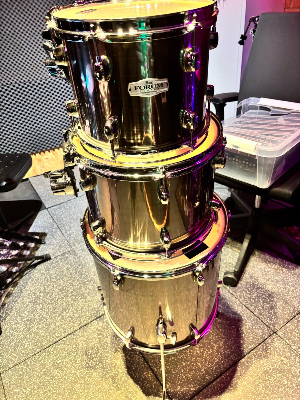 Pearl Forum toms