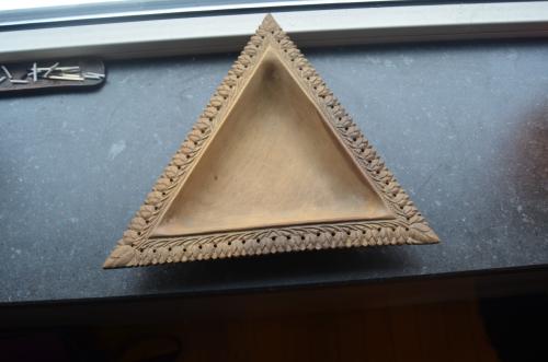 2 Leuke (Indische?) houten bakjes in goede staat