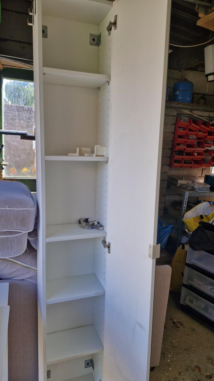 Gratis ikea set (spiegel + smal kastje)