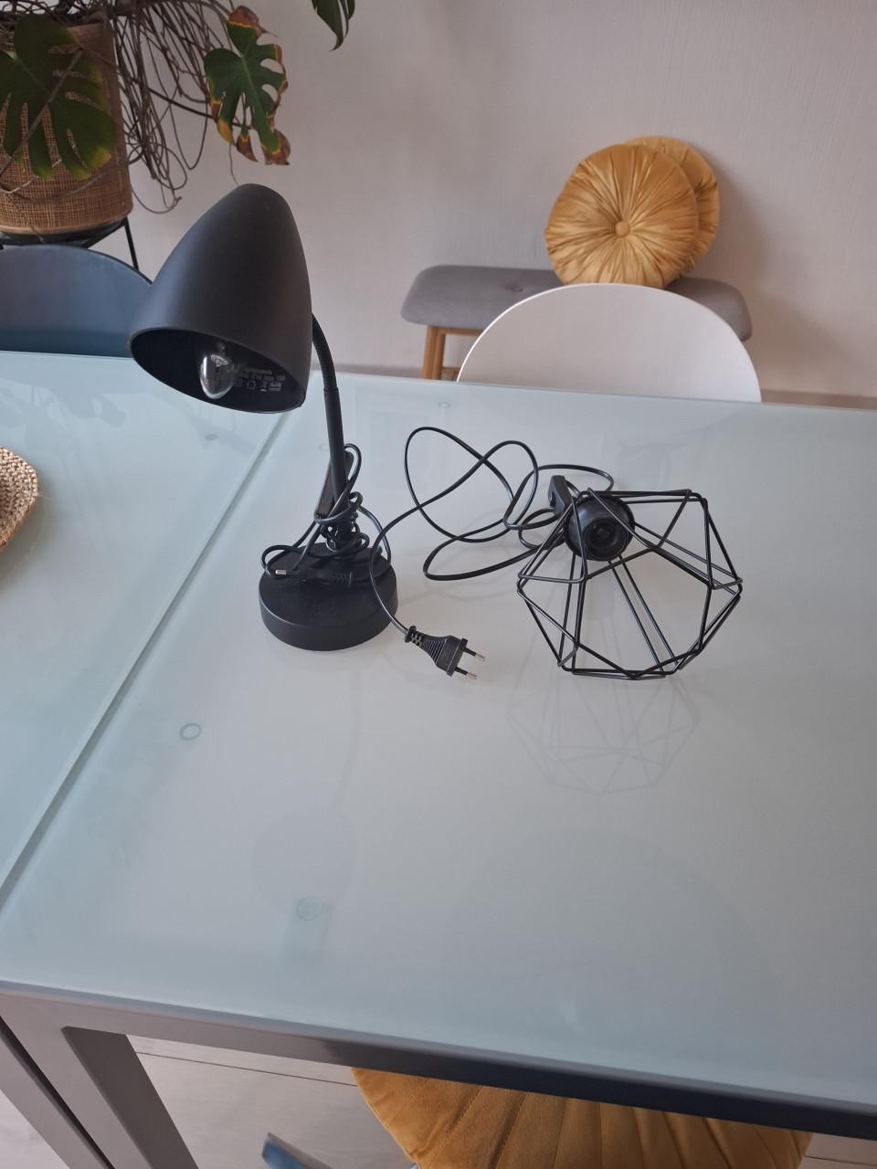 2x Zwarte sfeer lamp en bureau lamp
