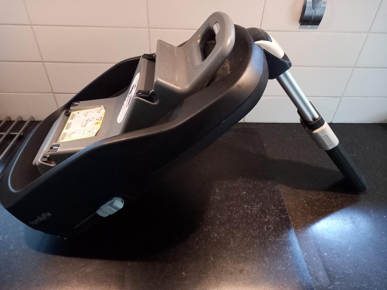 Maxi Cosi Pebble en Pearl met ISOfix base