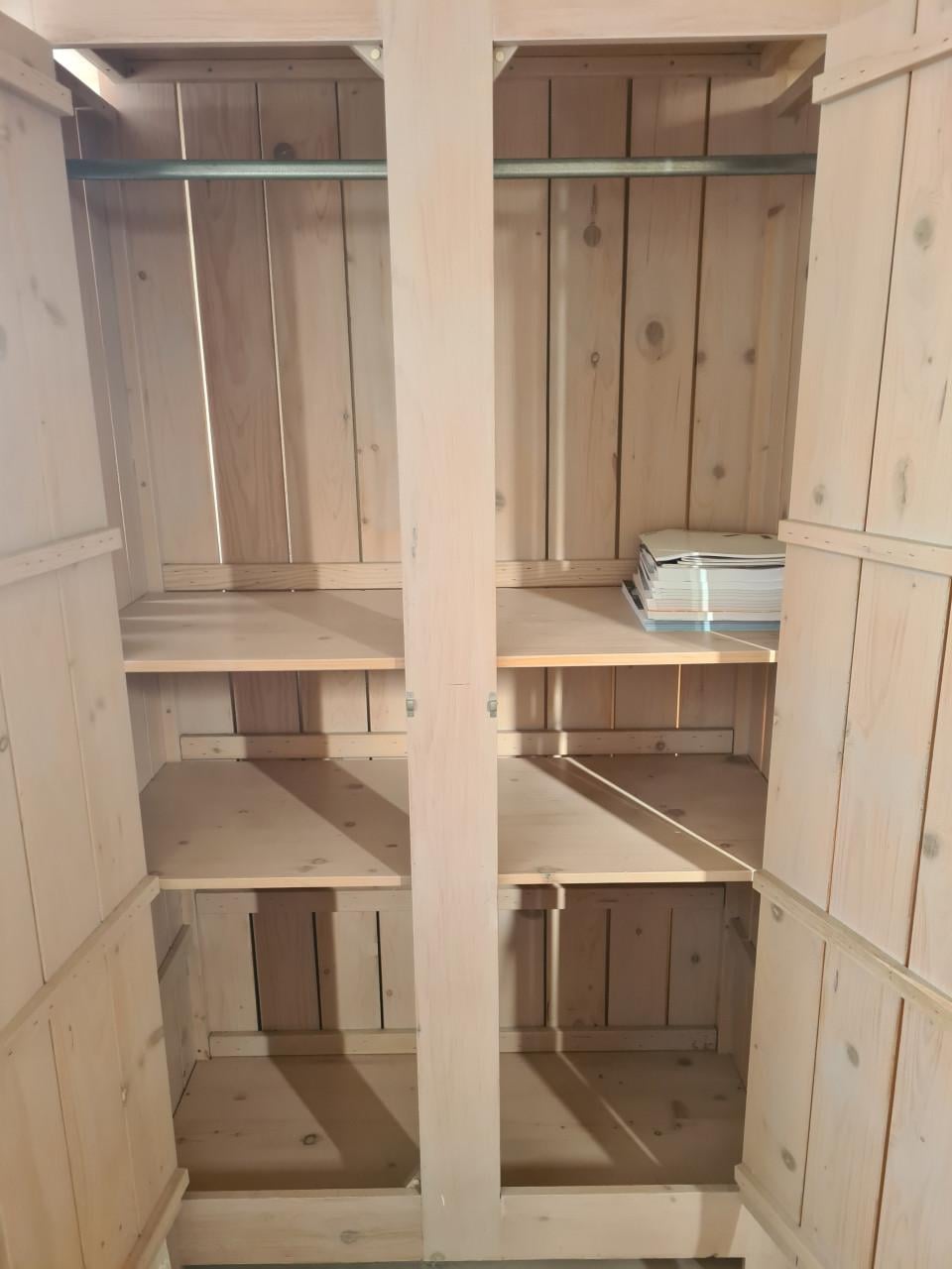 Grote mooie houten kast te koop