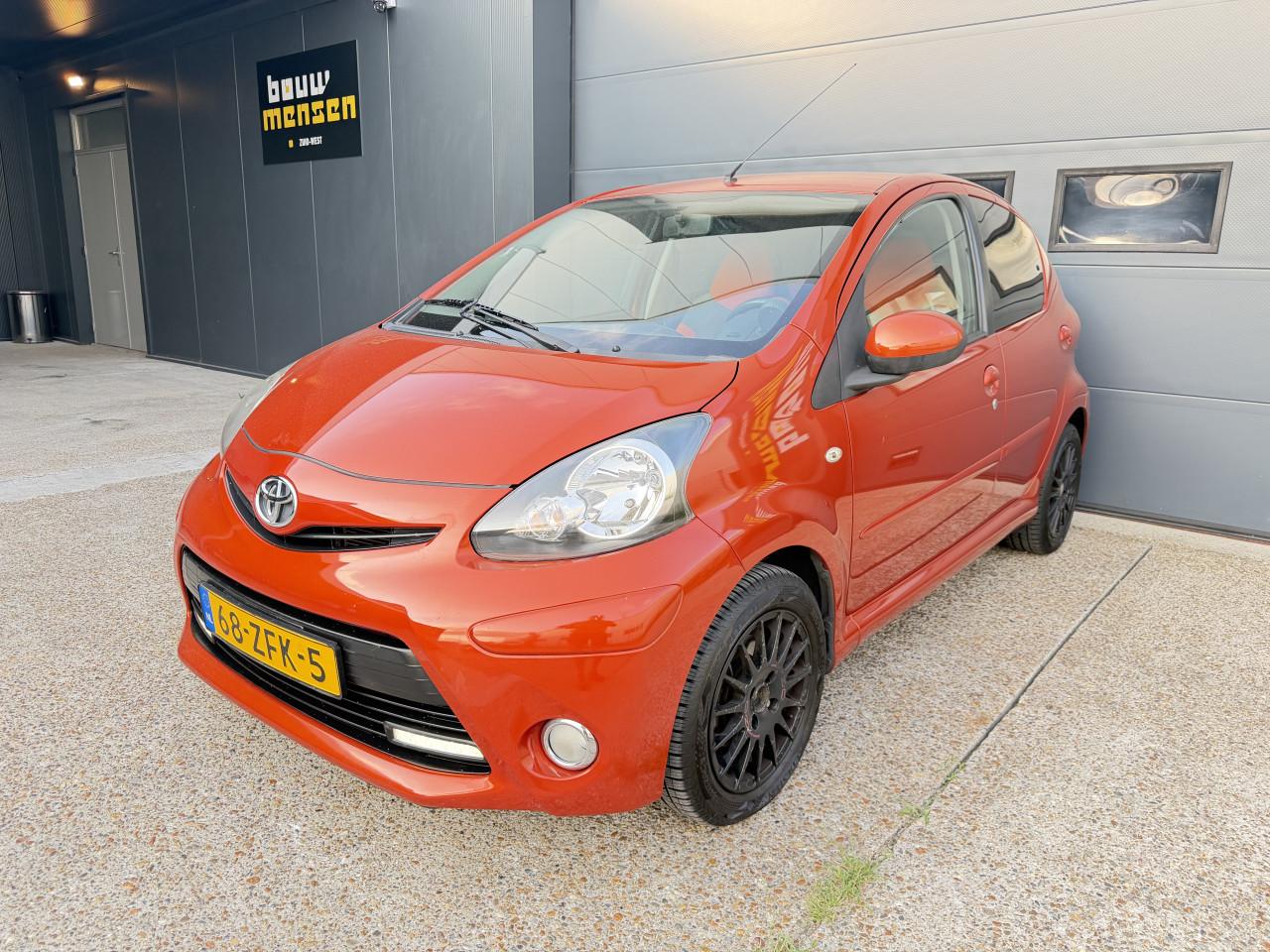 Toyota Aygo 1.0 12V Vvt-i 5DRS 2012 Dynamic Orange Airco Apk