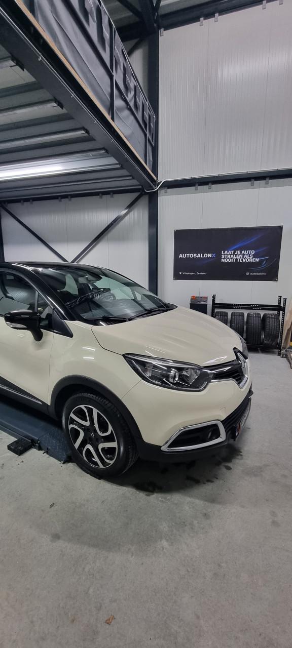Auto reiniging. Binnen en buiten