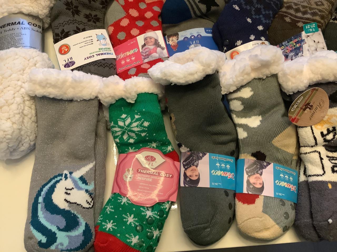 Partij leuke kinder fluffy huissokken. ( partij 214)