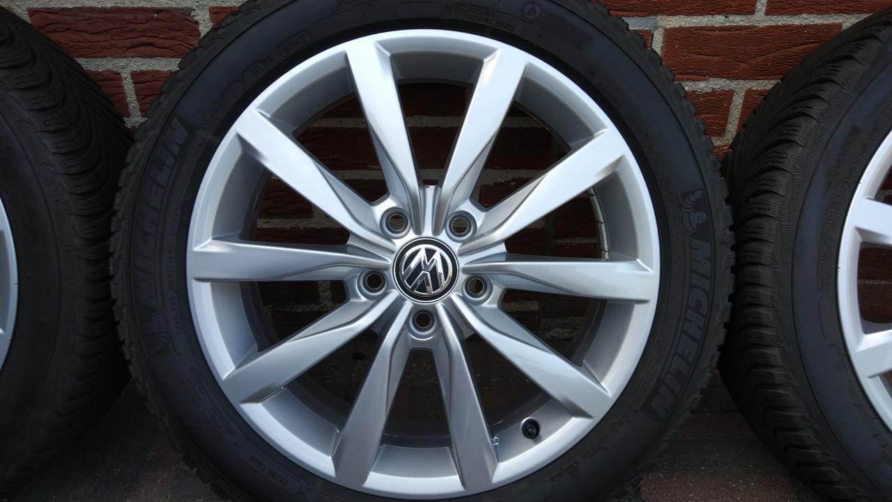 VW Golf Winterbanden + Dijon Velgen 17 inch Orgineel Top Staat