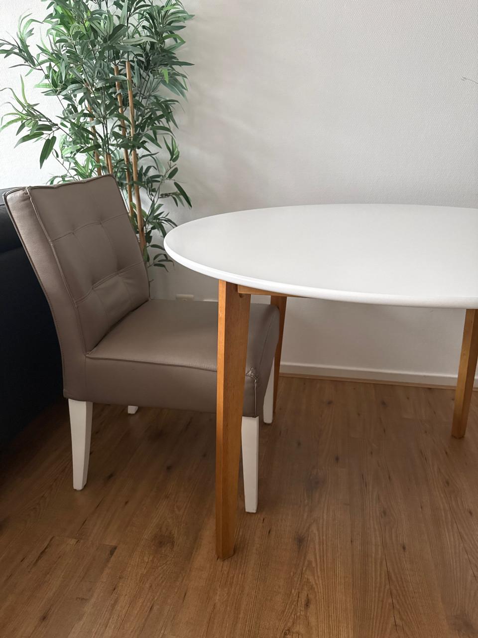 Mooie ronde eettafel