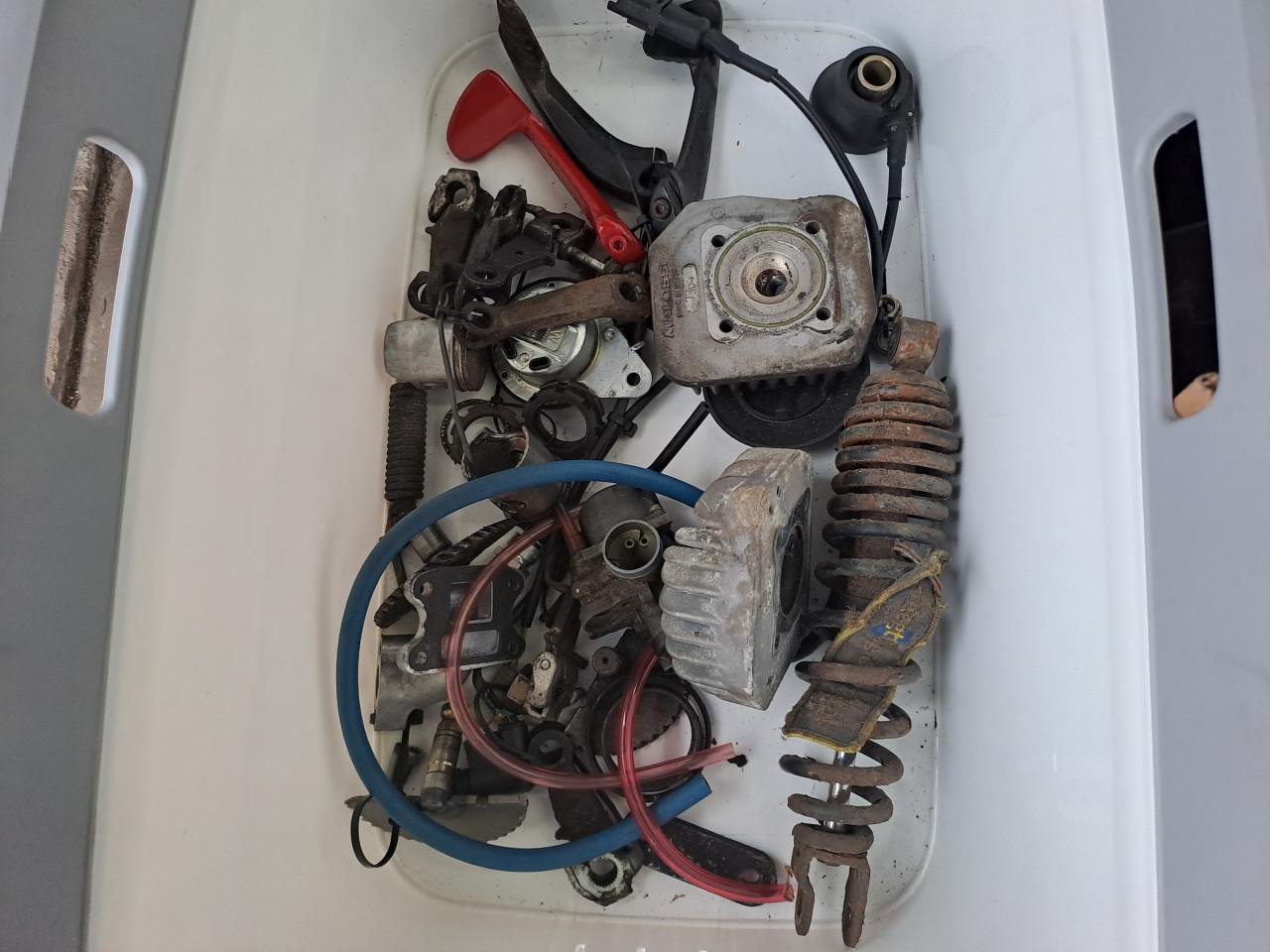 Te koop onderdelen peugeot vivacity 2 takt koopje