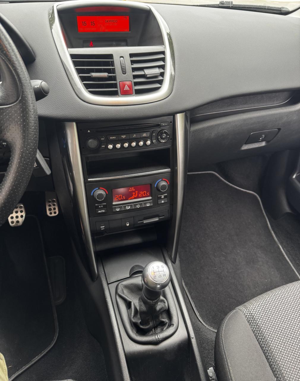 Peugeot 207 cc cabriolet | 2011 | 91.913 km |