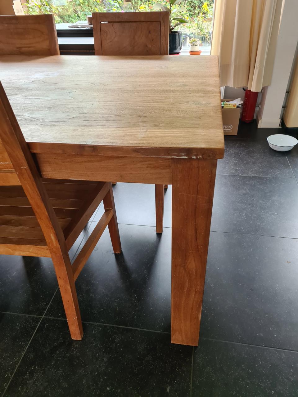 Teakhouten eettafel met 6 stoelen