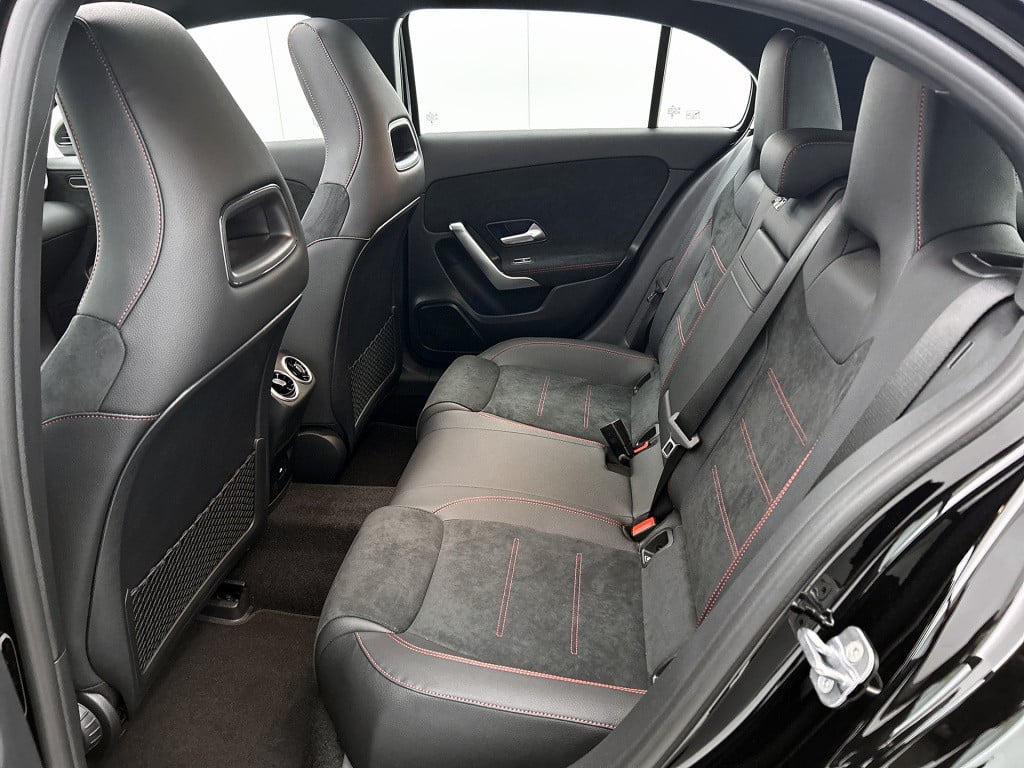 Mercedes-Benz A-Klasse 250 e business solution amg | parkeerpakket met acht