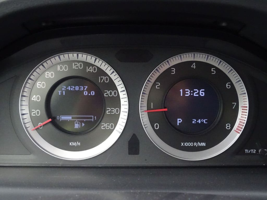 Volvo V70 2.0t momentum automaat | leder | bluetooth | stoelverwarming | na