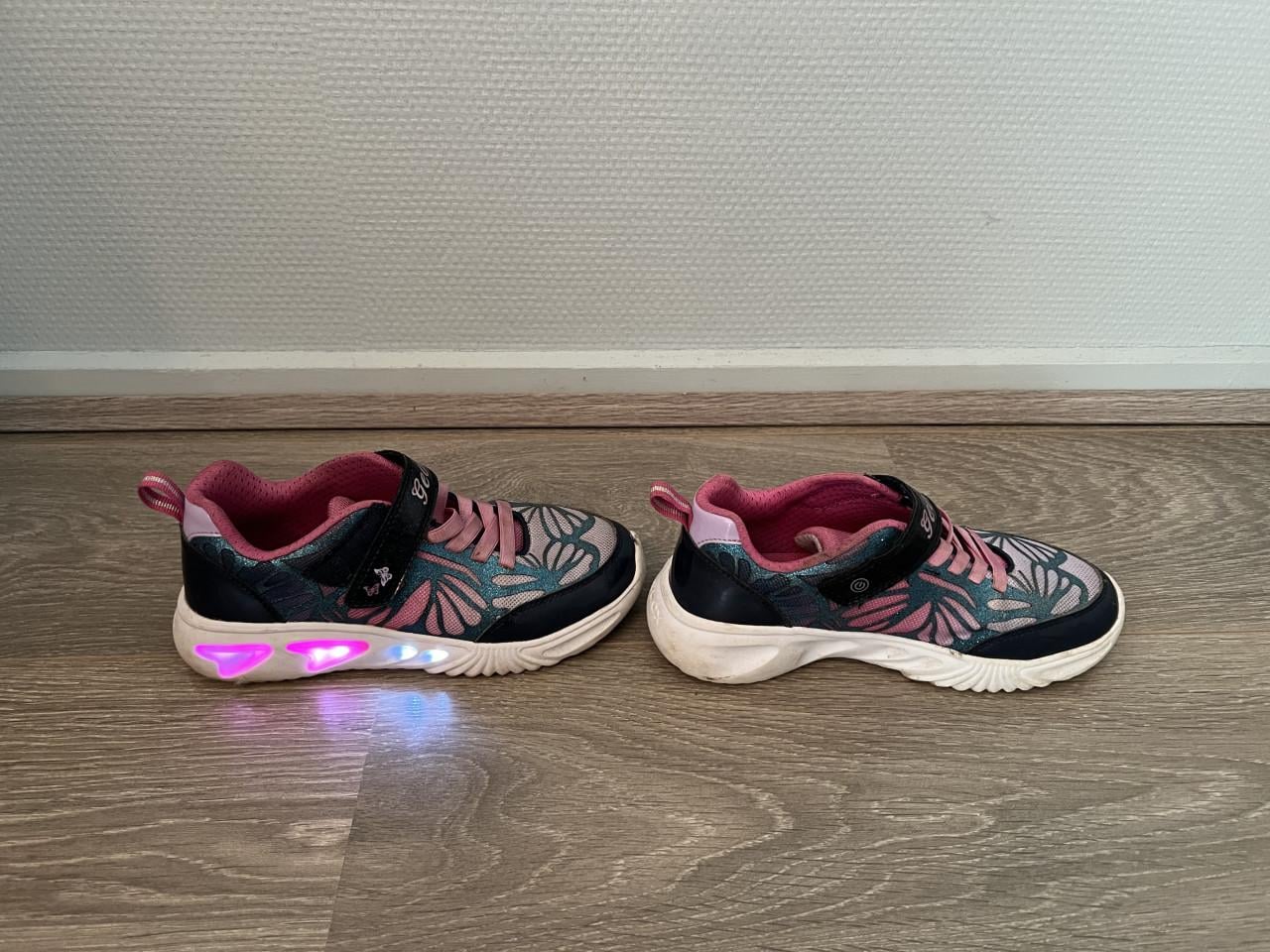 Geox meisjessneakers met lampjes – maat 34