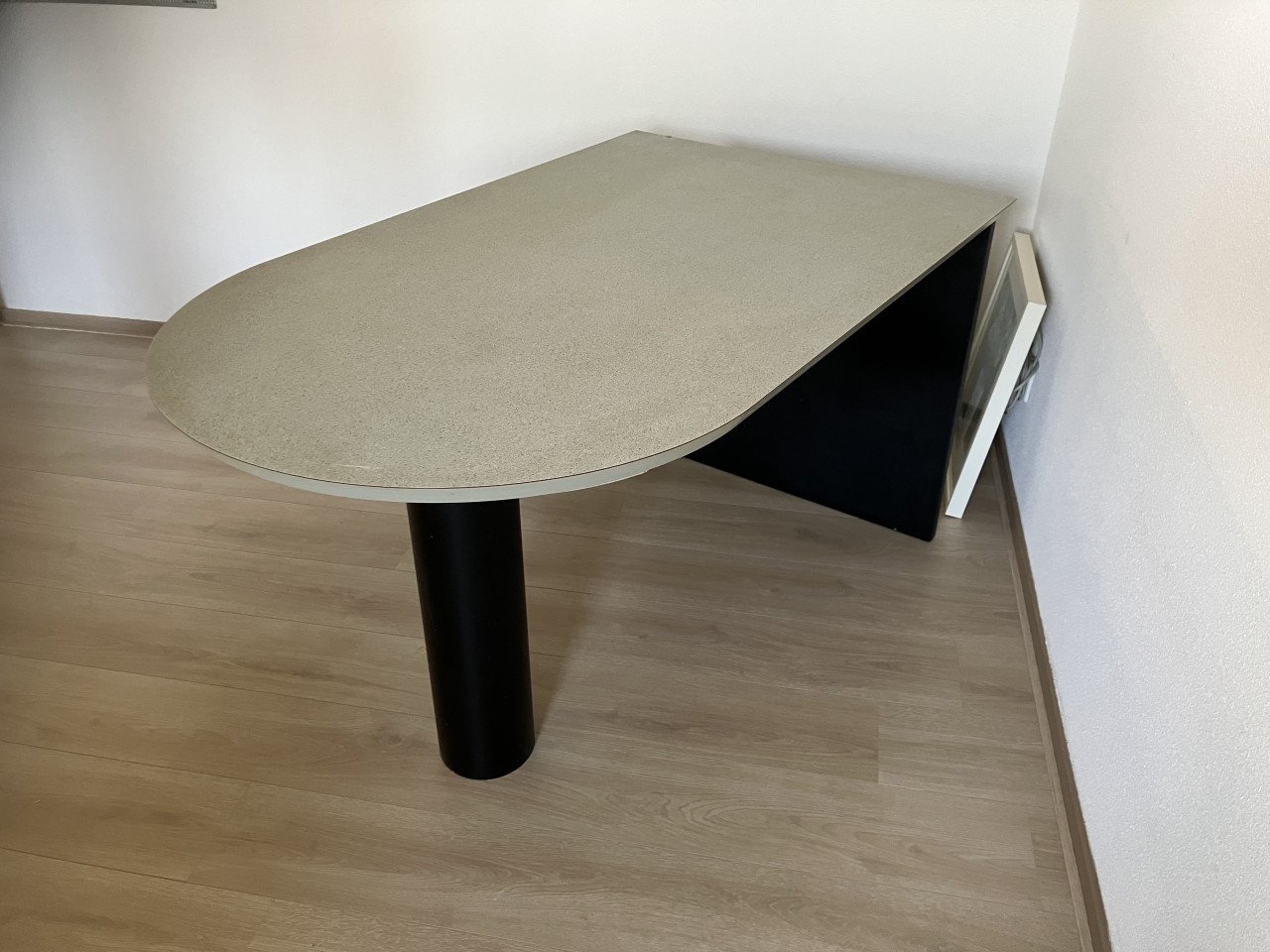 Eetkamertafel met uitschuifbaar passtuk