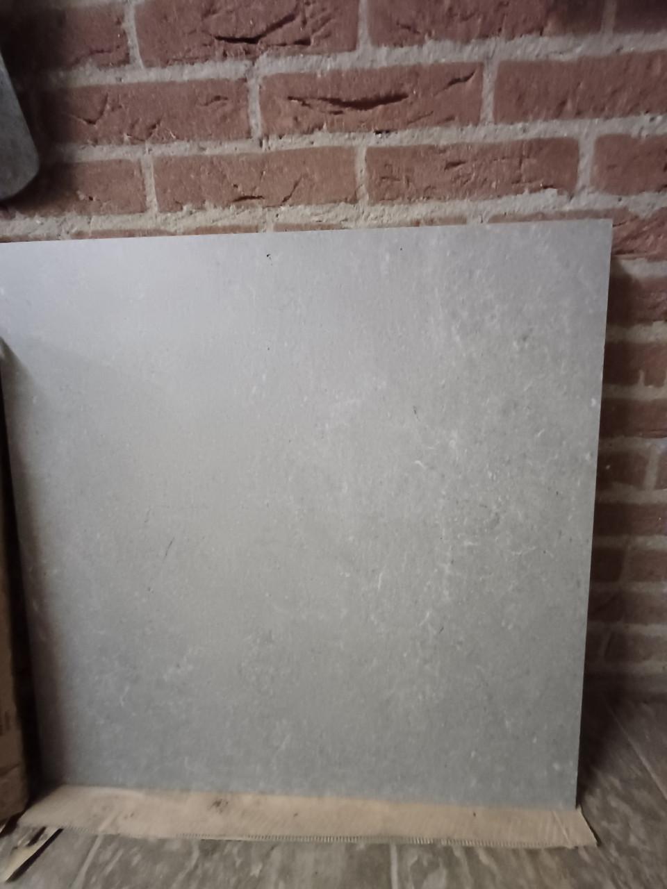 Grijze en witte tegels