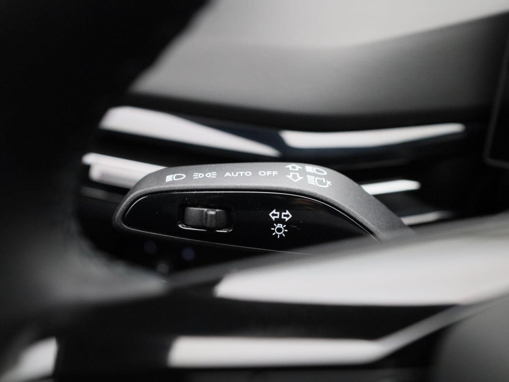 MG Mg4 64 kwh luxury | apple/carplay | camera | parkeersensoren | electrisc