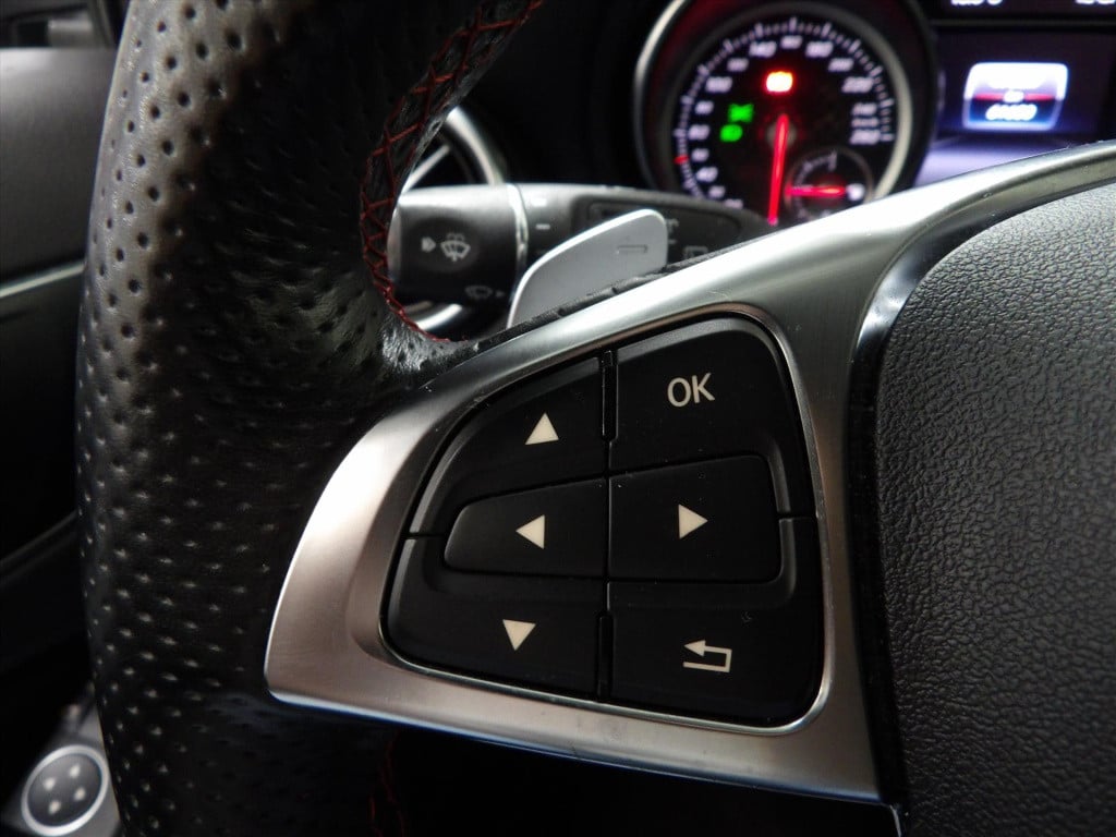 Mercedes-Benz A-Klasse a180 122pk 7g-dct business solution amg