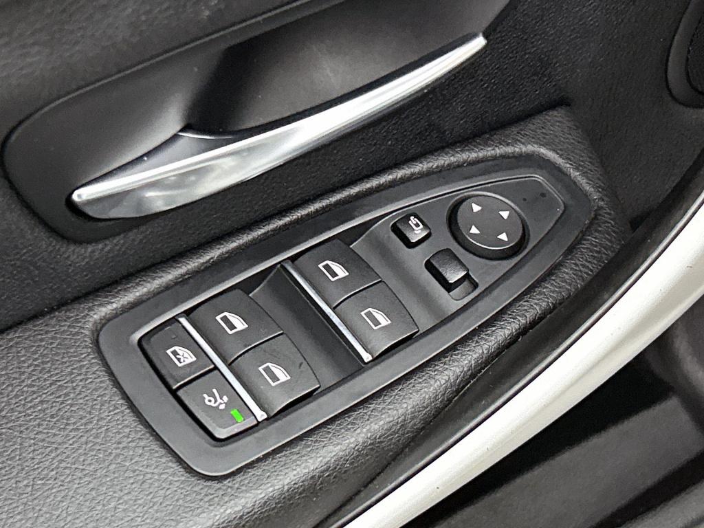 BMW 3-serie 320i xdrive executive | automaat | navigatie | leder | climate 