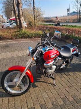 GESTOLEN IN S-GRAVENPOLDER : Aanhangwagen waarop RODE MOTORFIETS HONDA-1cil