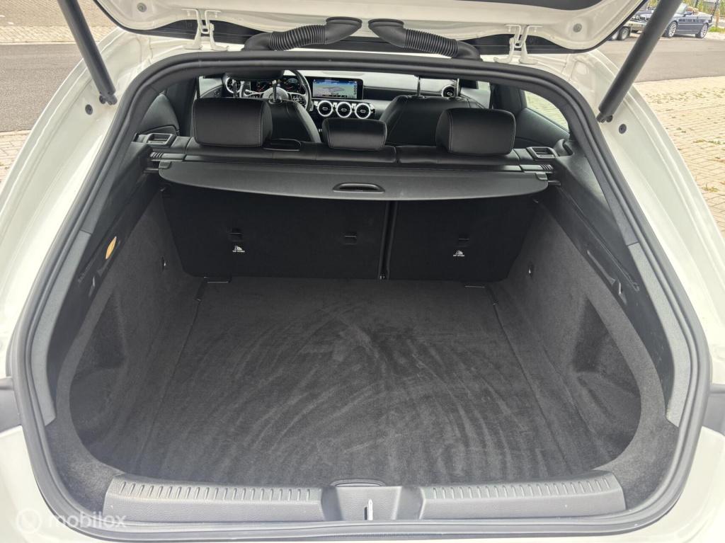 Mercedes-Benz Cla shooting brake 19 inch apple carplay 180
