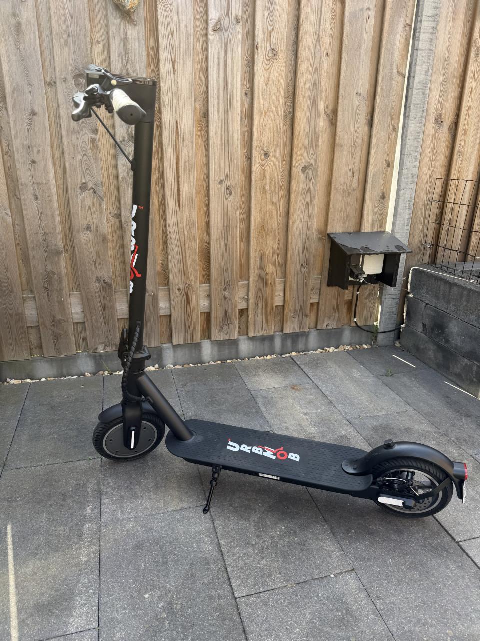 Nieuwe UrbMob kick & go LR elektrische step