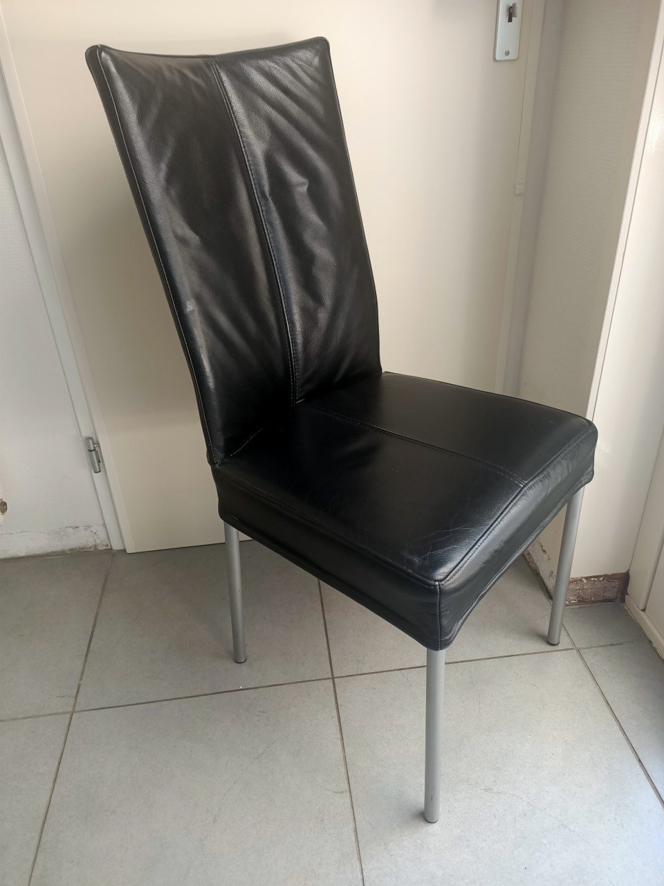 Tafel met 4 stoelen