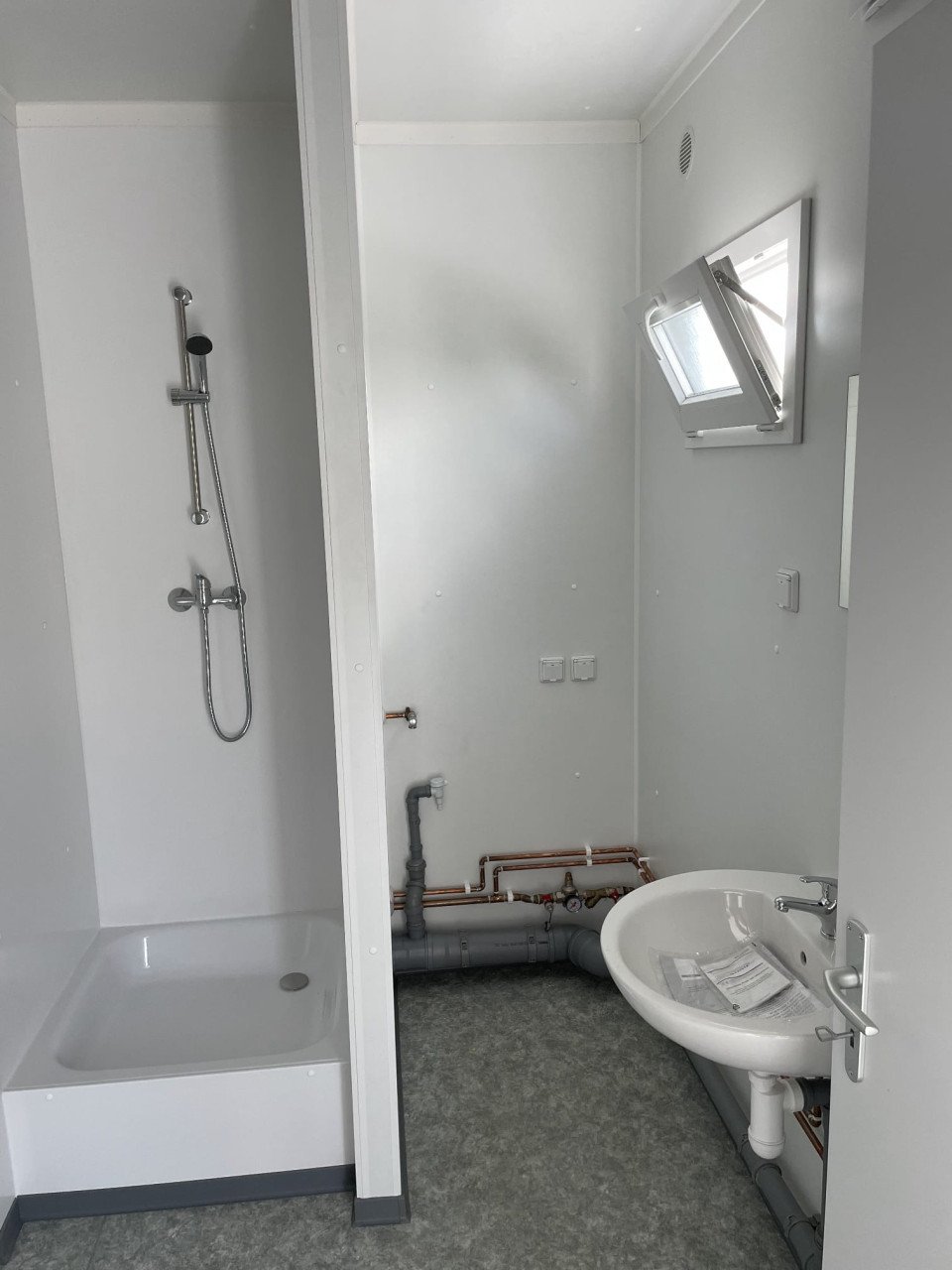 Woonunit / tijdelijke woning / kantoorunit 12x6m te huur