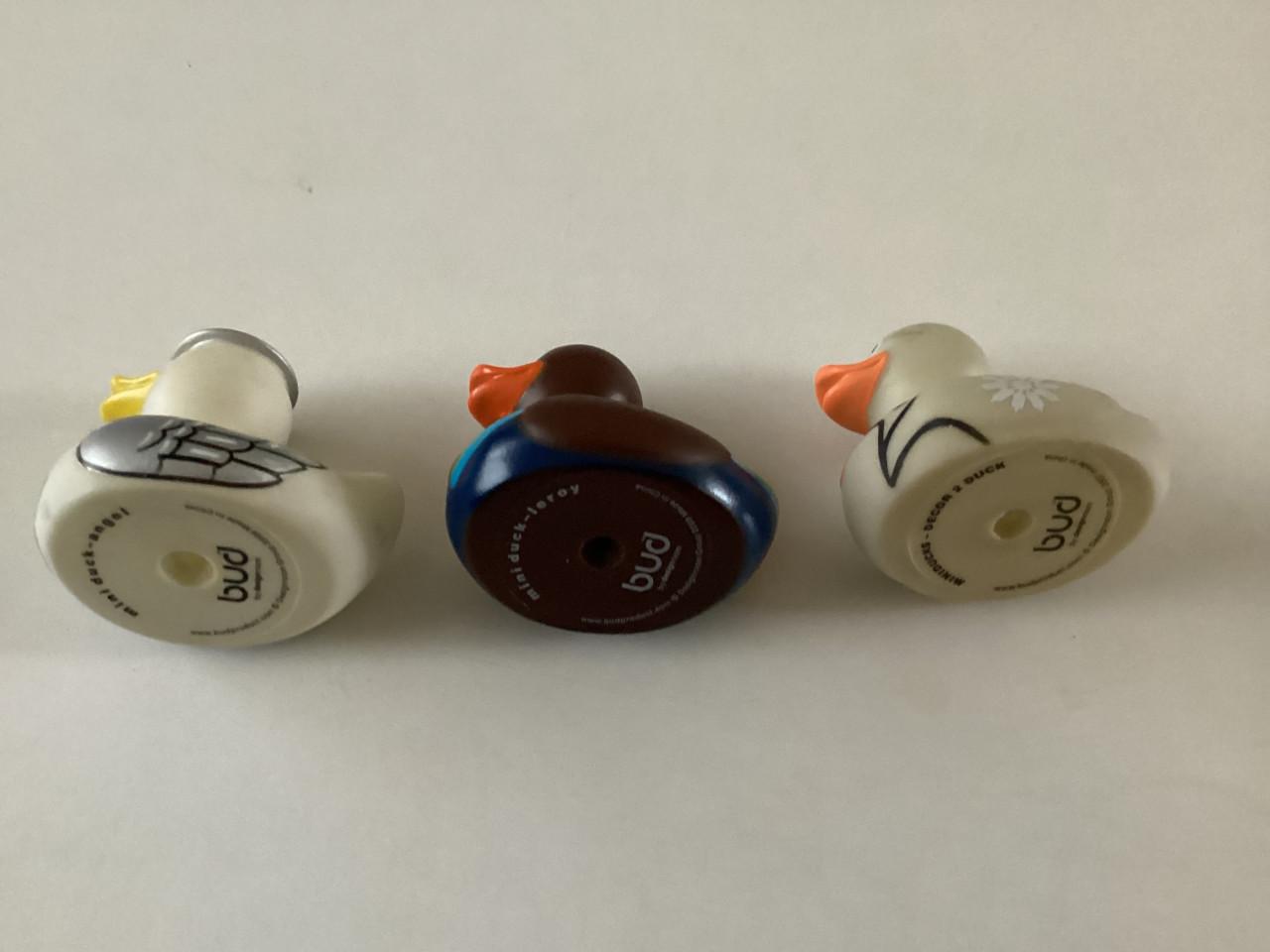 3 Badeendjes.   Merk: BUD.