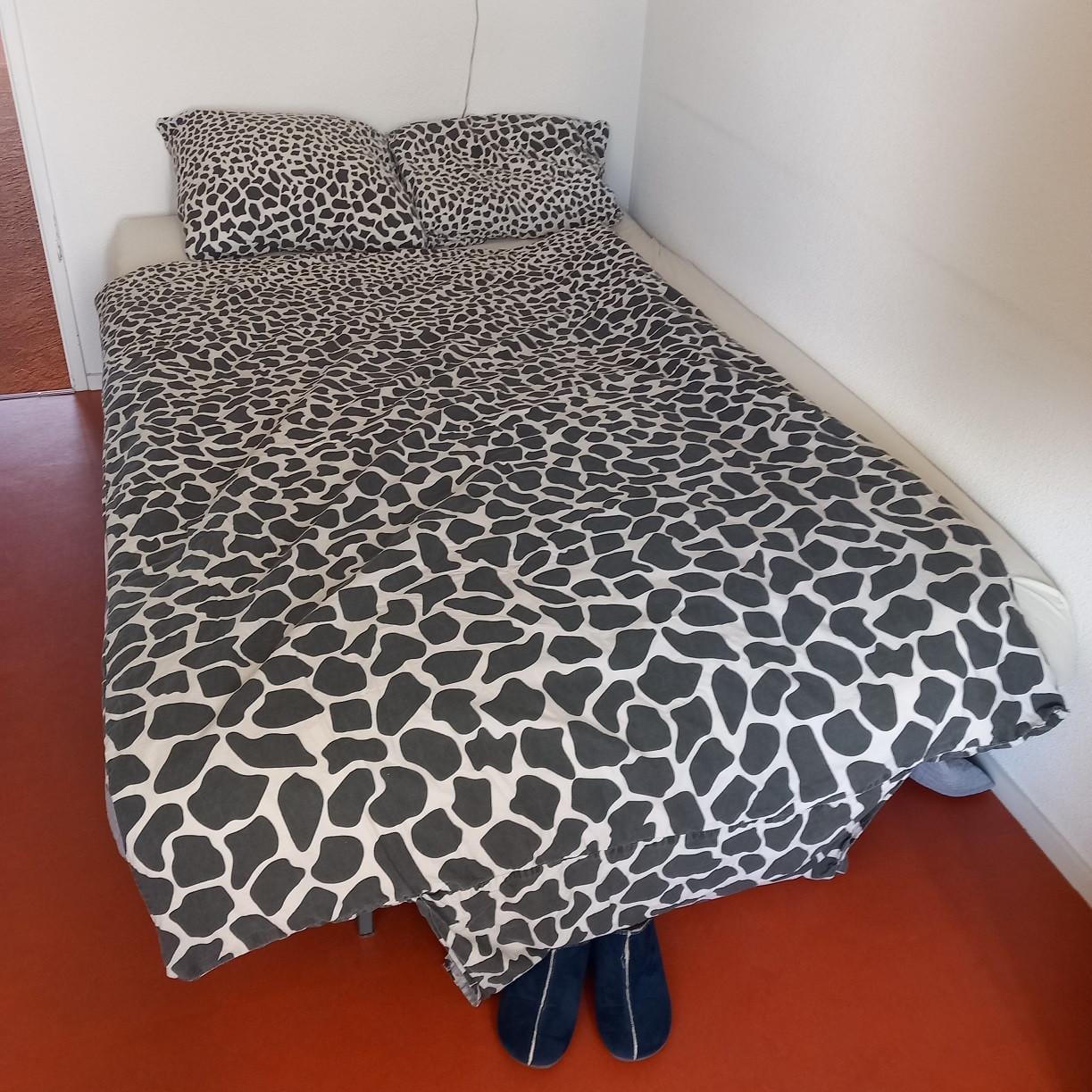 Slaapbank zwart 200 x 140 cm