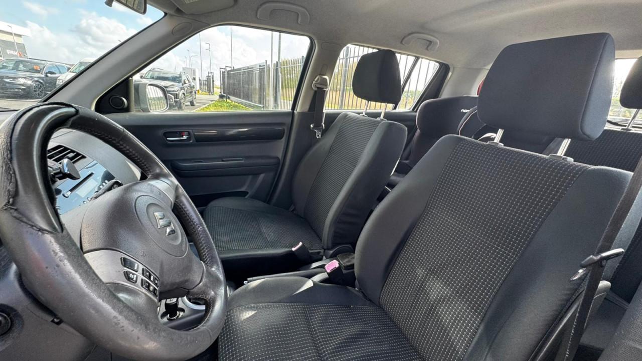 Suzuki Swift 1.3 | Rood