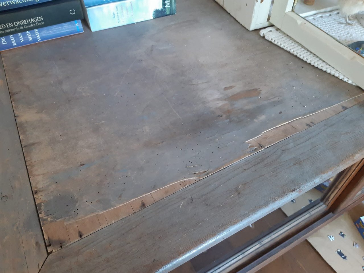 Vintage bijna antieke vitrine tafel