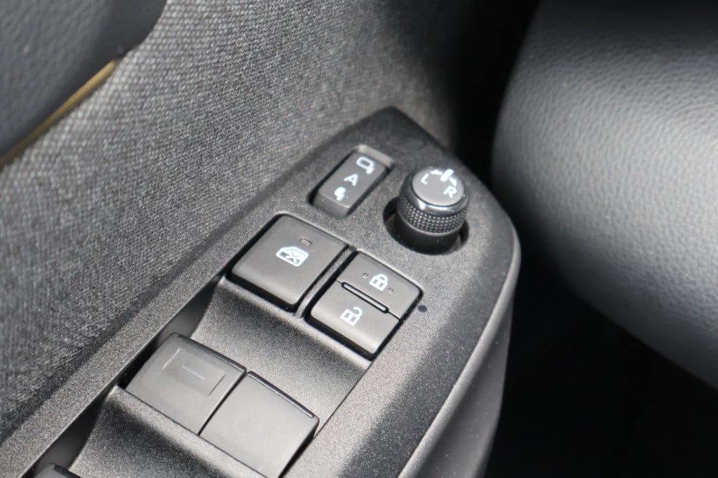 Toyota Yaris Cross 1.5 hybrid 4 x 4 l trekhaak i head-up i camera i stoelve