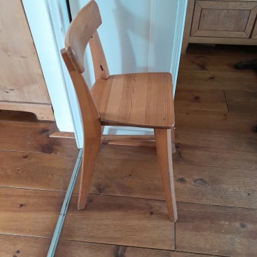 Houten kinderstoel