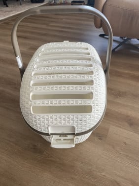 Gereserveerd.  Leuke curver vervoerbench voor de poes of kleine hond
