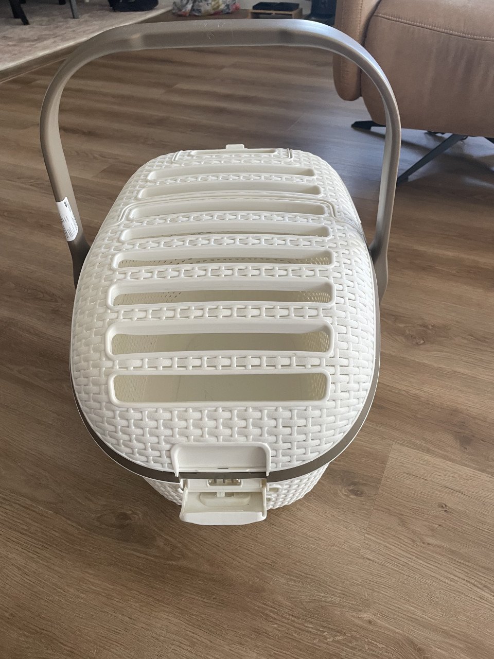 Gereserveerd.  Leuke curver vervoerbench voor de poes of kleine hond