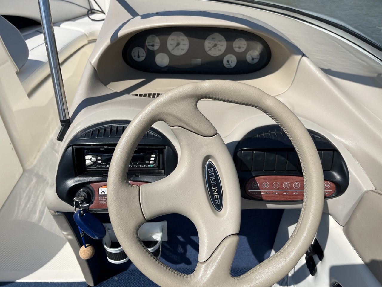 Bayliner Capri 235LX V8 5lit 220pk incl nieuwe trailer (2021)