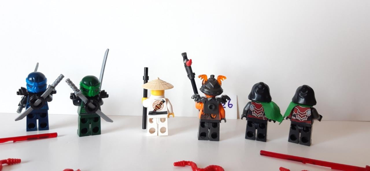 LEGO NINJAGO 70624:  Vermillion Invasievoertuig