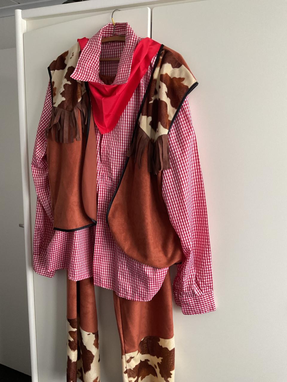 Cowboy pak.    carnaval.   maat XL