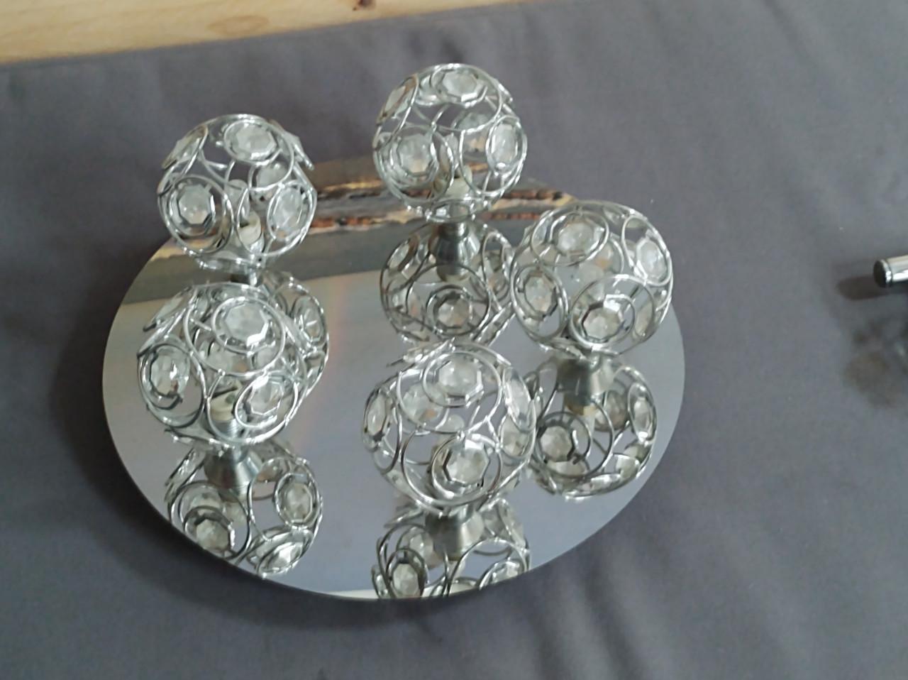 Fraaie hang en plafondlamp. Zilverkleurig met bollen van glas en metaal