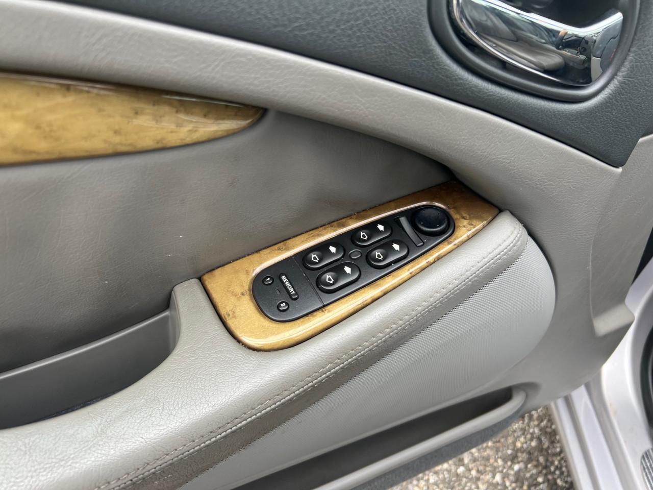 Prachtige Jaguar S Type uit 2000 met slechts 131.000 km aantoonbaar!!