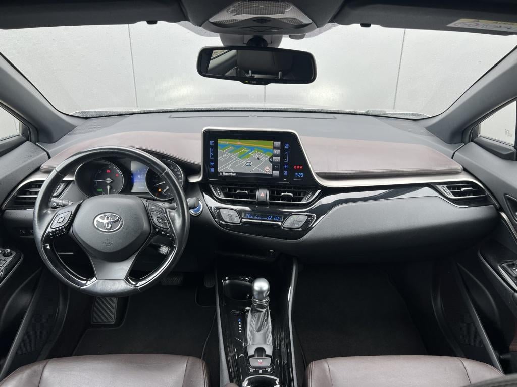 Toyota C-hr 1.8 hybrid executive | trekhaak |