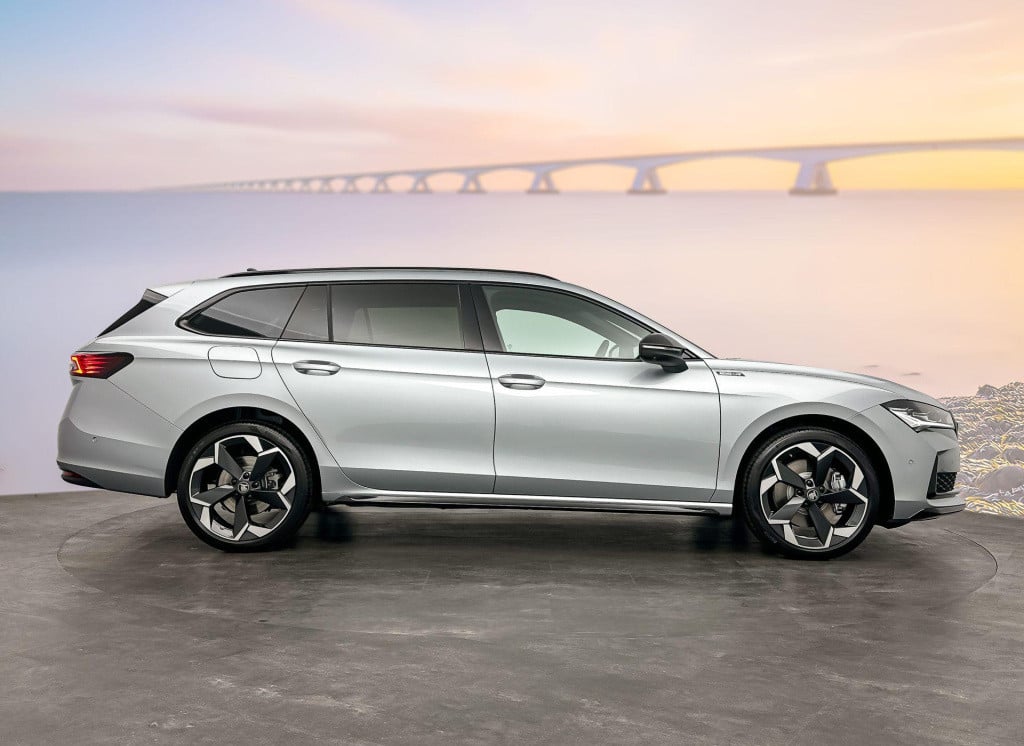 Skoda Superb sportline business 1.5 tsi phev 150 kw / 204 pk co