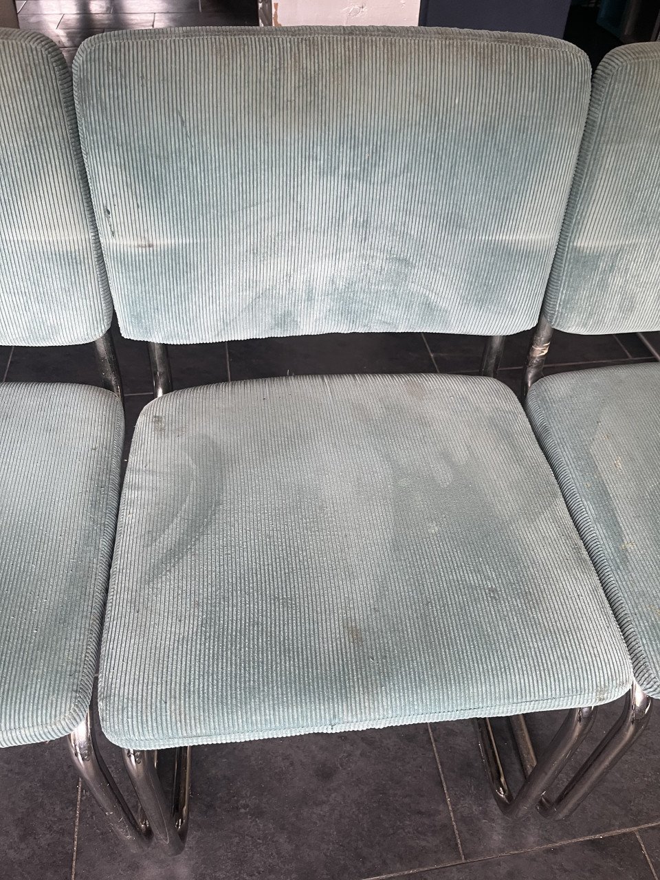 TEAB 4 eettafel stoelen