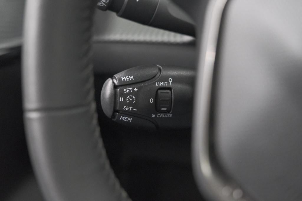 Peugeot 208 puretech 100 allure pack | camera | stoelverwarming | apple car