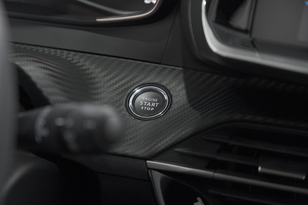 Peugeot 208 puretech 100 allure pack | camera | apple carplay | stoelverwar