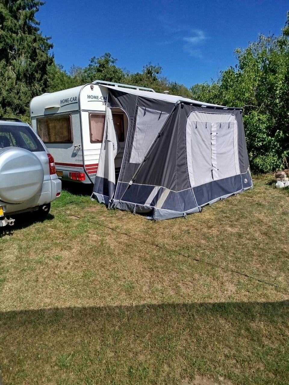 Voortent caravan (met missend deel)